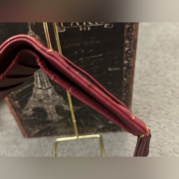 Steve Madden Burgundy Wallet GUC - Picture 5 of 7